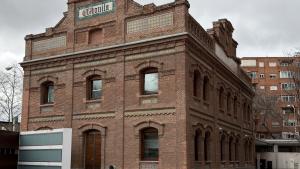 Fachada del edificio principal del Complejo El Águila