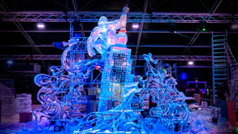 Gran escultura de hielo: King Kong sobre el Empire State Building